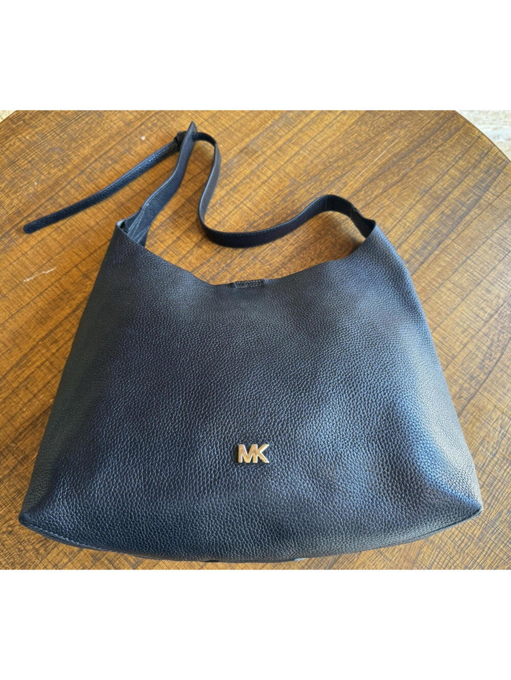 🌟🤩 Michael Kors Junie Medium Hobo Bag Black Pebbled Leather Gold Tone 👜 - Picture 8 of 11